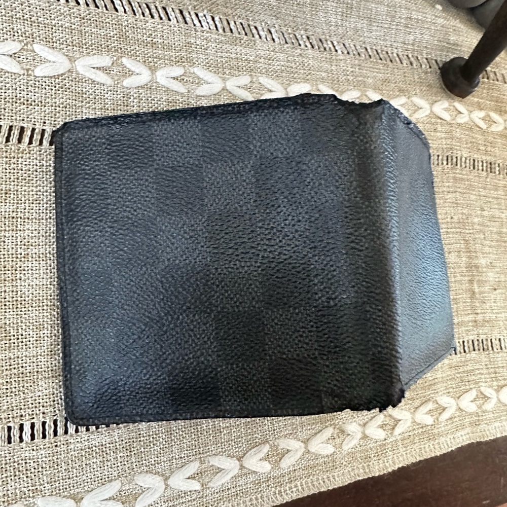 LOUIS VUITTON
Damier Graphite Slender Wallet - Picture 6 of 17